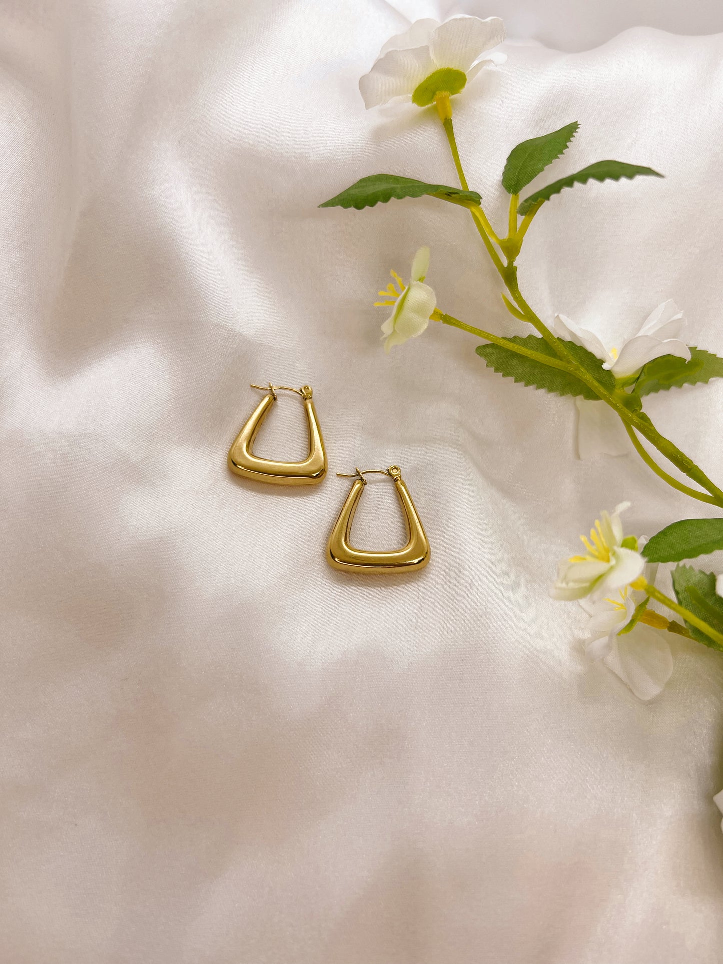 Try Me Triangle Half Hoops